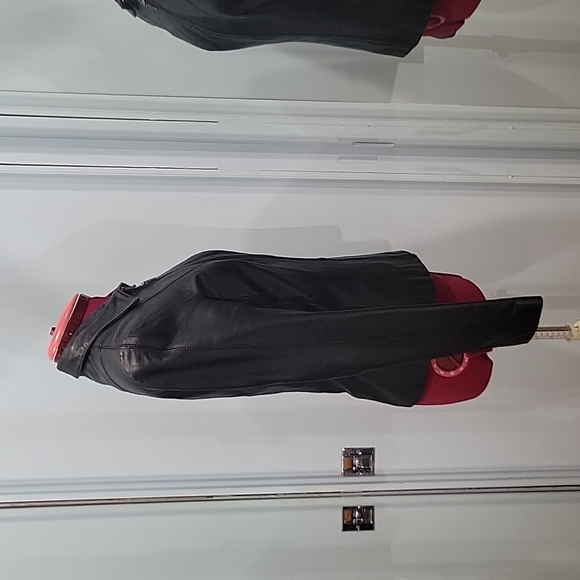 Danier Black Fitted Jacket - Picture 5 of 10